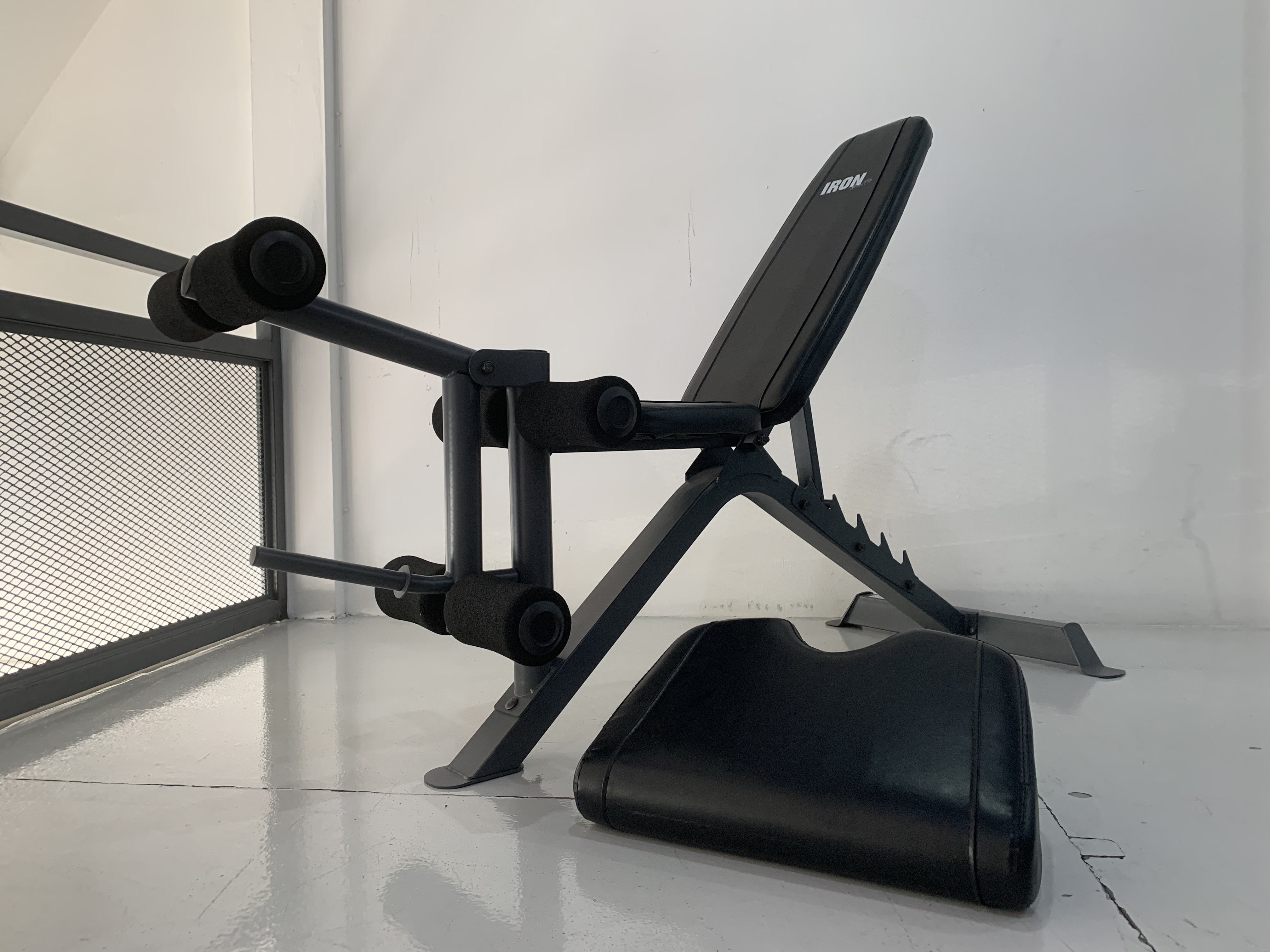 ขายม้าดัมเบลพร้อม rack รุ่น IRON 308