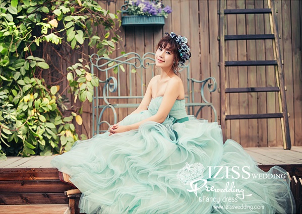 PW265- Preorder ชุดคู่ถ่ายพรีเวดดิ้ง (prewedding dress) & ชุดแต่งงานแฟนซี (Fancy wedding dress)ชายหญิง "ธีมสีเขียว"