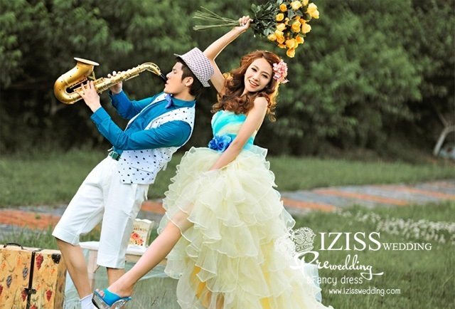 PW170 - Preorder ชุดคู่ถ่ายพรีเวดดิ้ง (prewedding dress) & ชุดแต่งงานแฟนซี (Fancy wedding dress)ชายหญิง "ธีมสีเหลือง-ฟ้า"