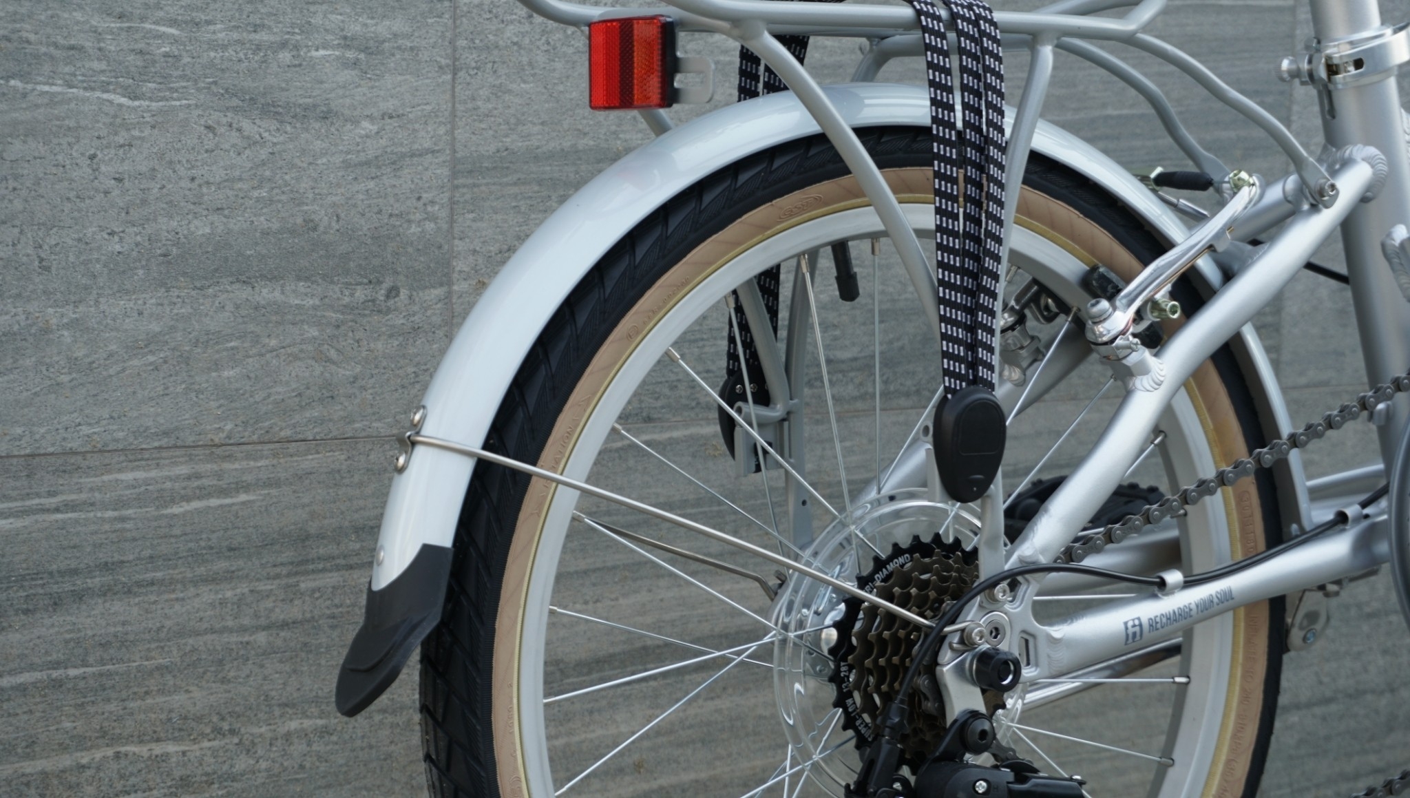 Fika Frappe จักรยานพับได้ เฟรมอลูมิเนียม ล้อ 20" 7 สปีด พร้อมตะแกรง บังโคลน