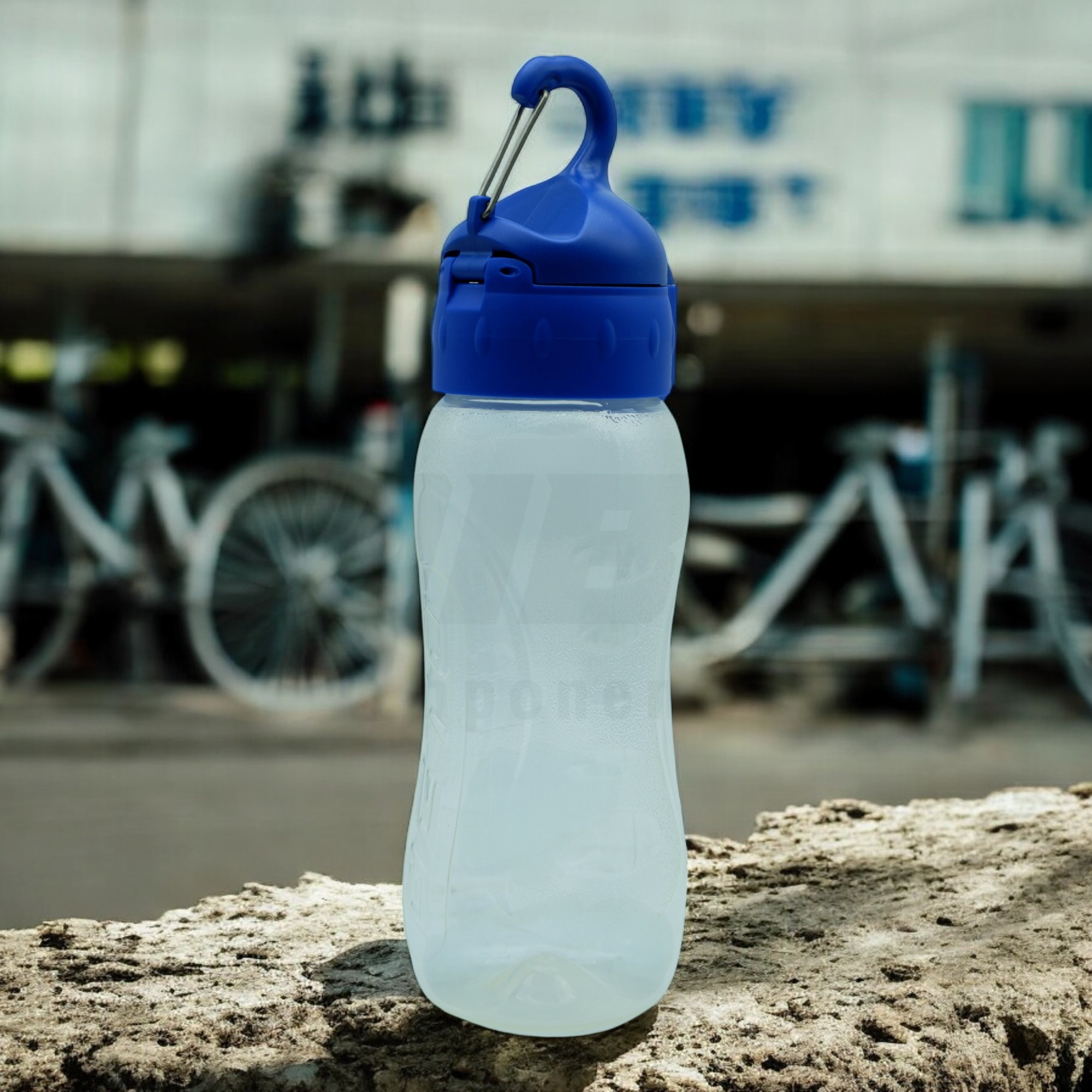 ขวดน้ำแบบใส สำหรับปั่นจักรยาน เดินป่า มีที่ห้อย BETO WB-217 ขนาด 650ml