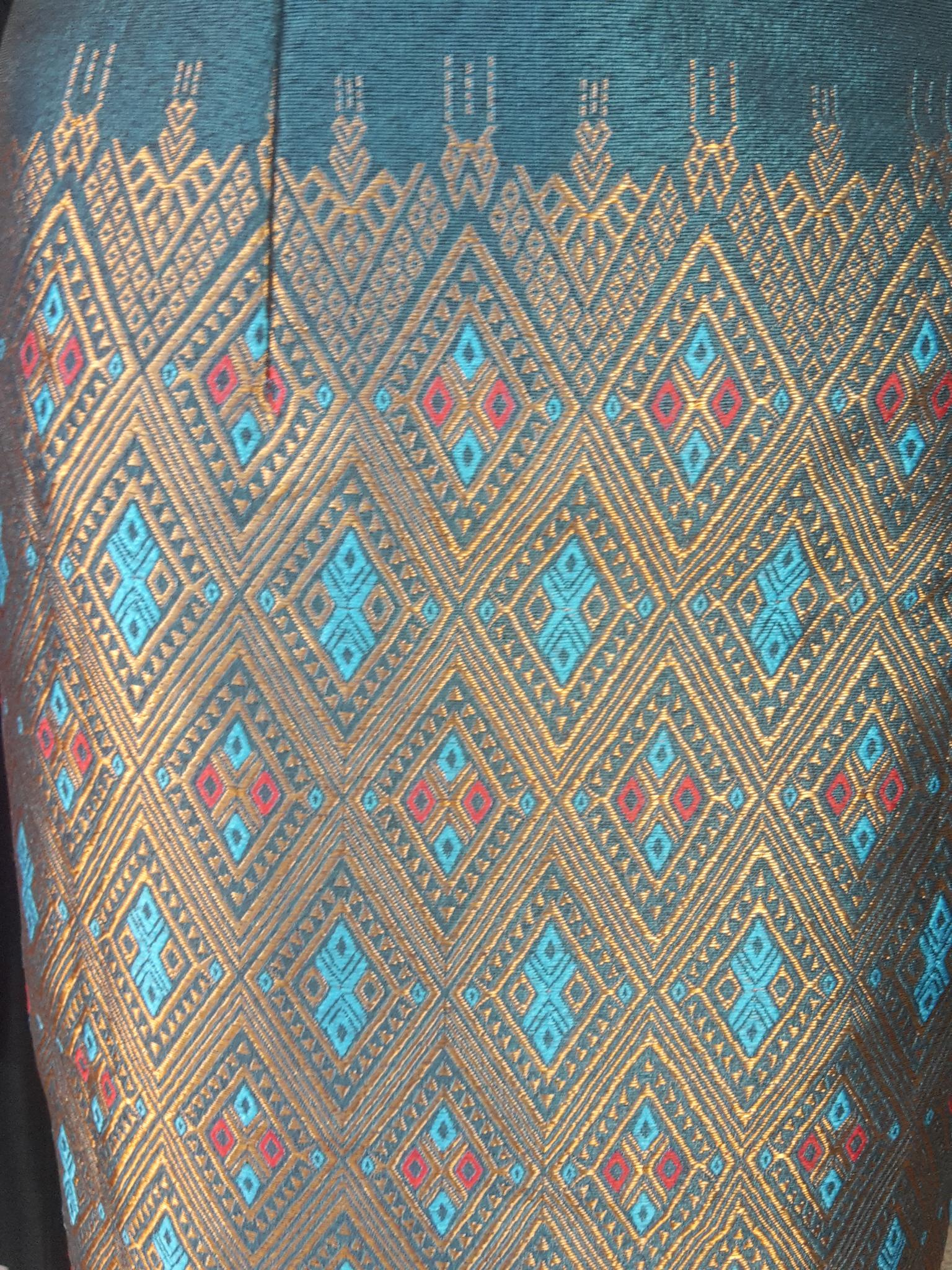 ผ้าถุงสำเร็จรูปตีนจกขิดสีฟ้า ผ้าซิ่นสำเร็จรูปผ้าซิ่นลาวมัดหมี่ตีนจกขิดสีฟ้า แบบป้ายเลื่อนตะขอสีฟ้า เมเทิลลิควาวยกขิด