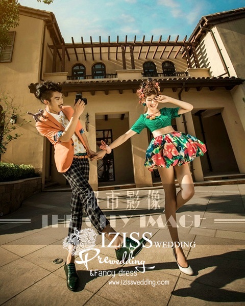 PW007 - **เลิกผลิตค่ะ** ชุดคู่ถ่ายพรีเวดดิ้ง (prewedding dress) & ชุดแต่งงานแฟนซี (Fancy wedding dress)ชายหญิง "ธีมcolourful สีเขียว-ส้ม"