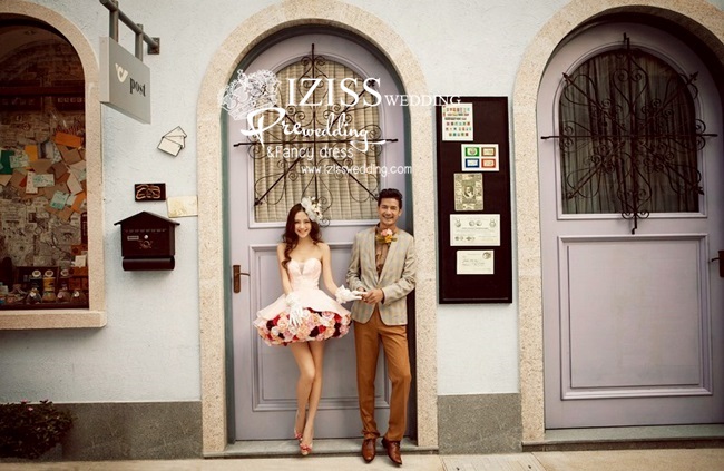 PW031 - Pre order ชุดคู่ถ่ายพรีเวดดิ้ง (prewedding dress) & ชุดแต่งงานแฟนซี (Fancy wedding dress)ชายหญิง สไตล์ colorful "ธีมสีชมพู-น้ำตาล"