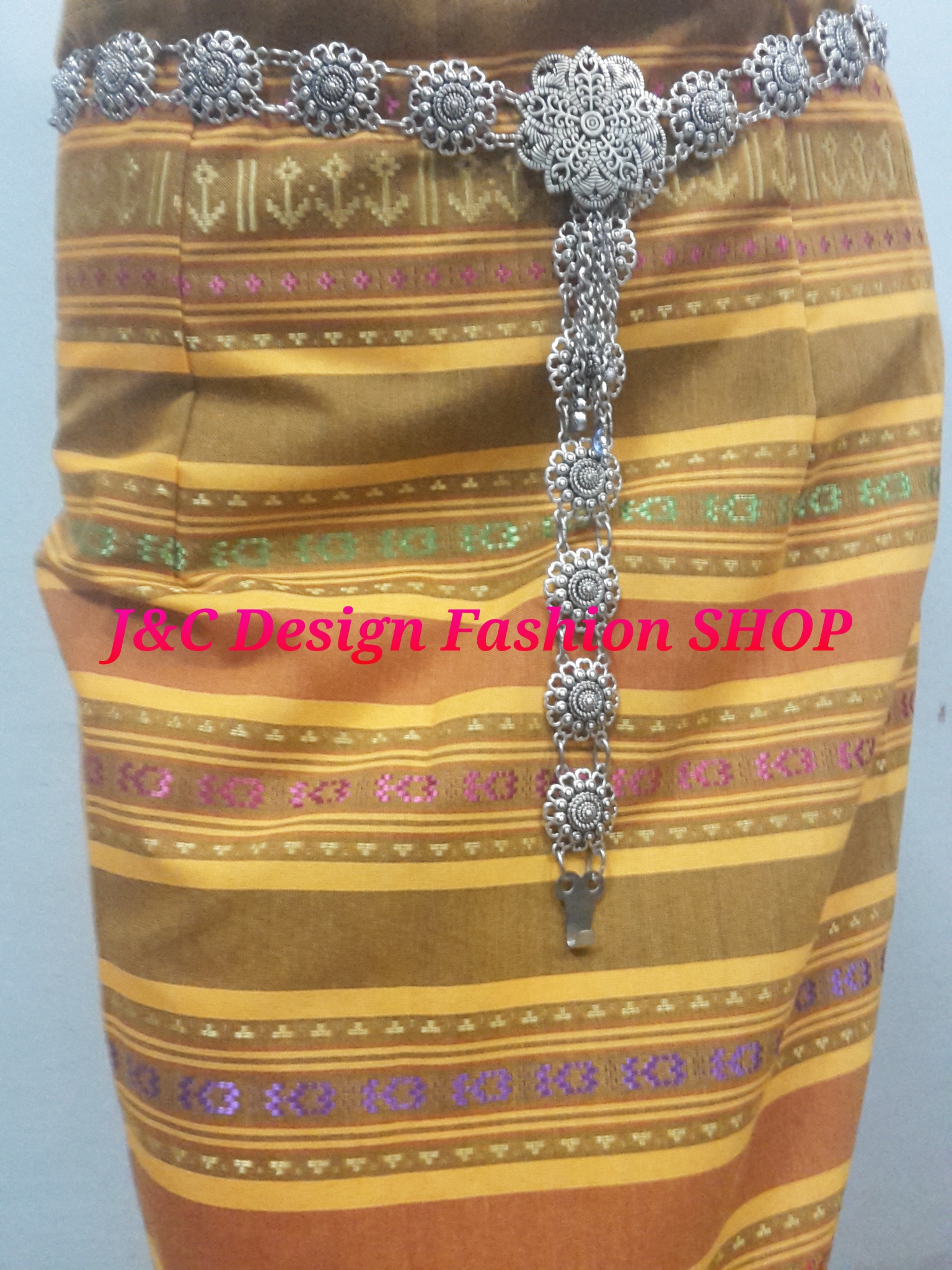 ผ้าถุงสำเร็จรูปผ้าไทยล้านนา ลายล้านนายกในตัว .ผ้าถุงสำเร็จรูป ผ้าซิ่นตัดสำเร็จแบบเลื่อนตะขอสีเหลือง