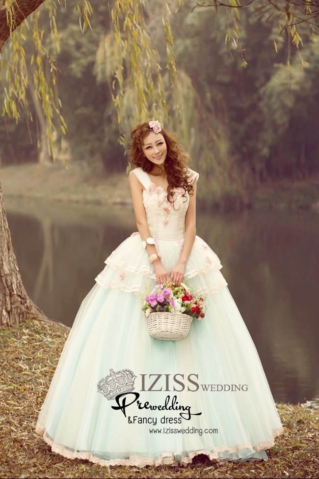 PW110 - Pre order ชุดคู่ถ่ายพรีเวดดิ้ง (prewedding dress) & ชุดแต่งงานแฟนซี (Fancy wedding dress)ชายหญิง "ธีมสีครีม-ขาว"