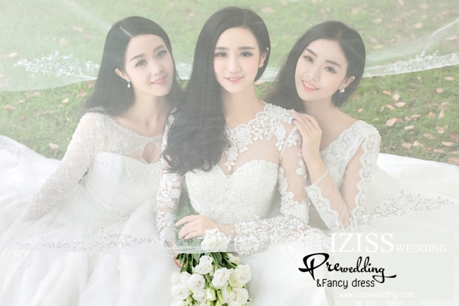 ฺBRL004 **พรีออเดอร์**ชุดแต่งงานสีขาวแขนยาวซีทรูช่วงอกสวยหวาน ประดับลูกไม้ลวดลายหรูหรา พร้อมเข็มขัดรูปโบว์ ต่อด้วยกระโปรงบานฟรุ้งฟริ้ง สวยงามดุจเจ้าหญิง