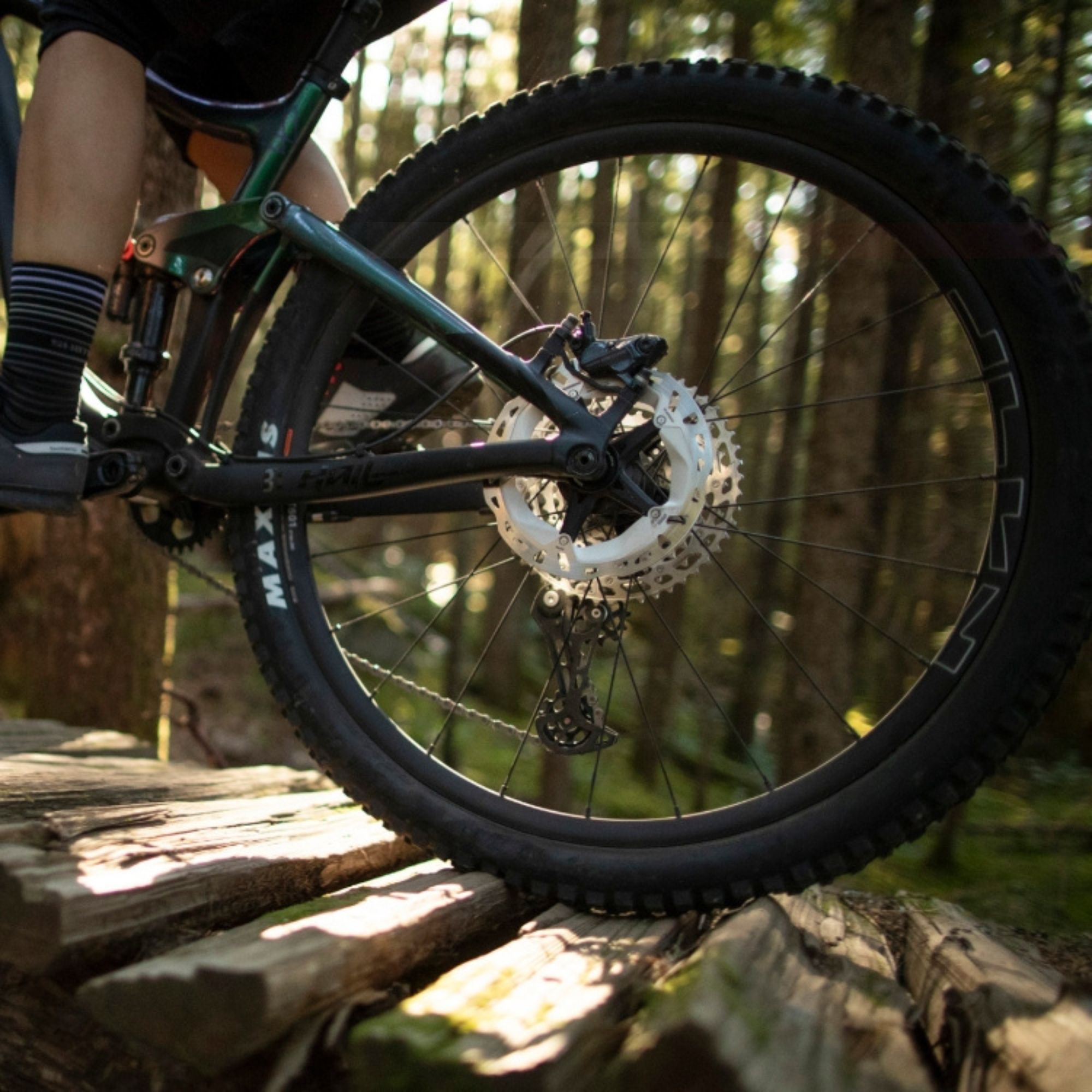 ชุดล้อจักรยานเสือภูเขา SHIMANO 27.5/29 Tubeless Wheel Thru Axle WH-MT601