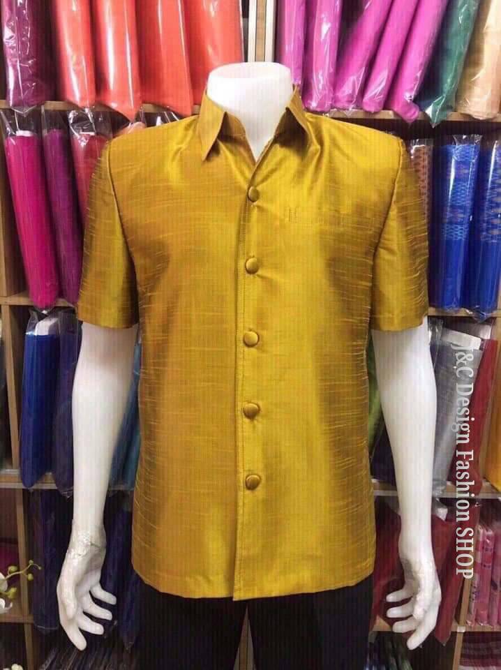 เสื้อสูทชายไหมอิตาลีสีทอง เสื้อสูทชายไหมประดิษฐ์ สูทผ้าไทยชาย ซาฟารีผ้าไทยชาย สูทผ้าไหมสีเหลืองทอง,สูทผ้าไทยสีทอง ซาฟารีชายสีเหลืองทองสว่าง
