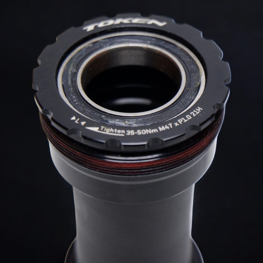 กะโหลก TOKEN BB47V24 (T47 อินบอร์ด / สำหรับขาจาน Shimano 24 มม. / แบริ่งเซรามิก TBT)