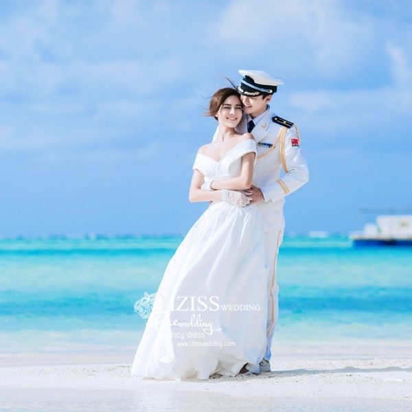 PW455- **พรีออเดอร์เฉพาะชุดผู้หญิง**ชุดแต่งงานเดรสสีขาว ชุดยกน้ำชา ชุดถ่ายพรีเวดดิ้ง (prewedding dress) & ชุดแต่งงานแฟนซี (Fancy wedding dress) "ธีมสีขาว"