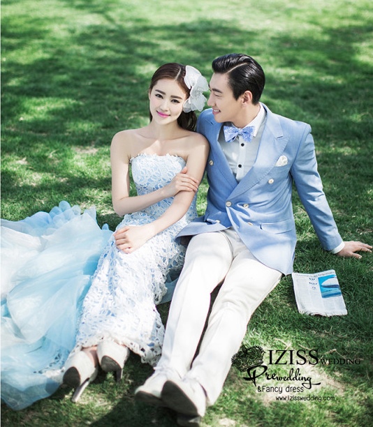 PW382 - **พรีออเดอร์**ชุดคู่ถ่ายพรีเวดดิ้ง (prewedding dress) & ชุดแต่งงานแฟนซี (Fancy wedding dress)ชายหญิง "ธีมสีฟ้า"