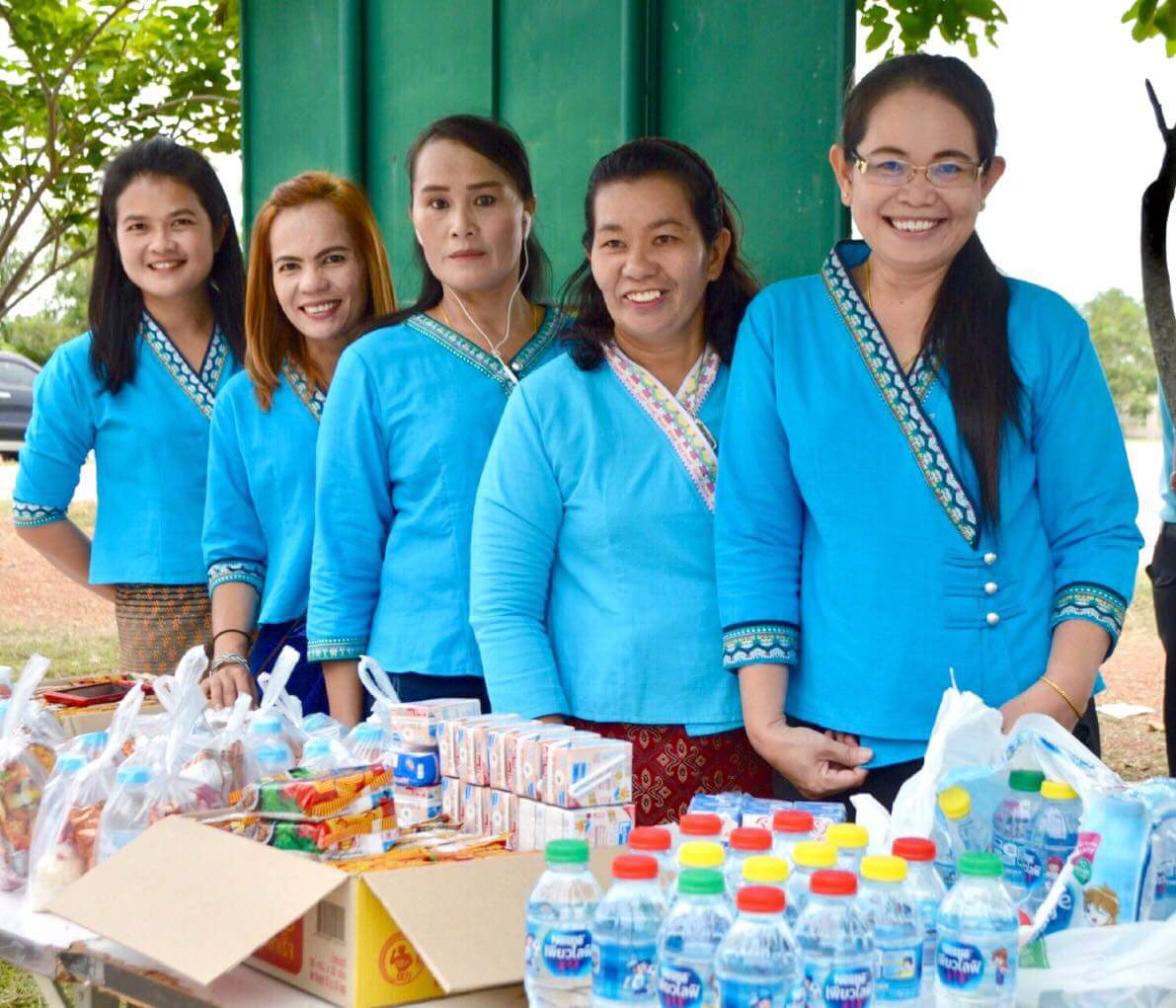 เสื้อผ้าไทยพื้นเมืองสีฟ้า #เสื้อผ้าฝ้ายสีฟ้า #เสื้อผ้าฝ้ายสีฟ้าแขนสามส่วนแต่งกุ้นสีฟ้าเทปคู่ #เสื้อภูไทยสีฟ้า