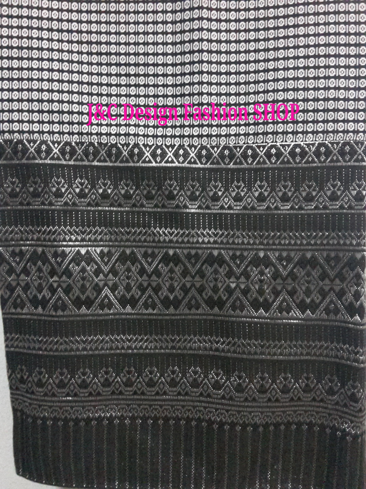 ผ้าซิ่นตีนจกขาวดำ ผ้าซิ่นฝ้ายตีนจก ผ้าถุงผ้าฝ้ายทอตีนจก ผ้าทอพื้นเมืองบุรีรัมย์ ลายผ้ายยกตีนจก 2 เมตร