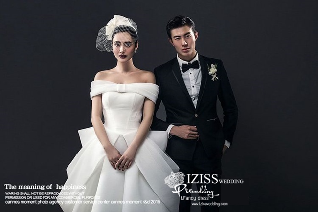 PW319 - **พรีออเดอร์ค่ะ** ชุดคู่ถ่ายพรีเวดดิ้ง (prewedding dress) & ชุดแต่งงานแฟนซี (Fancy wedding dress)ชายหญิง "ธีมชุดเจ้าสาวสีขาว-ดำ"
