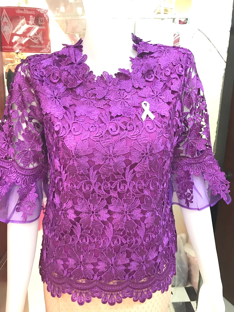 เสื้อลูกไม้สไตน์เกาหลีสีม่วงพระเทพ เสื้อลูกไม้สไตน์วัยรุ่นสีม่วงสว่าง เสื้อผ้าไทยใส่กับผ้าซิ่น เสื้อผ้าฝ้ายใส่กับผ้าถุงสีชมพูกลีบบัว เสื้อใส่ผ้าซิ่น เสื้อลูกไม้พาดาแขนสั้นสีม่วงสว่าง