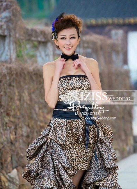 PW003 - **เลิกผลิตค่ะ** ชุดคู่ถ่ายพรีเวดดิ้ง (prewedding dress) & ชุดแต่งงานแฟนซี (Fancy wedding dress)ชายหญิง "ธีมลายเสือดาว"