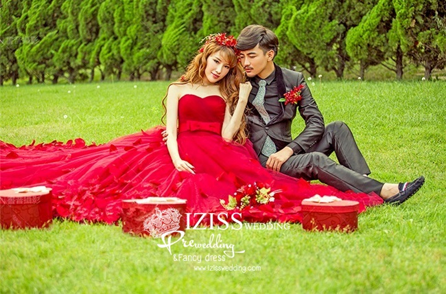 PW203 - **พร้อมส่งค่ะ** ชุดคู่ถ่ายพรีเวดดิ้ง (prewedding dress) & ชุดแต่งงานแฟนซี (Fancy wedding dress)ชายหญิง "ธีมสีแดง-ดำ"