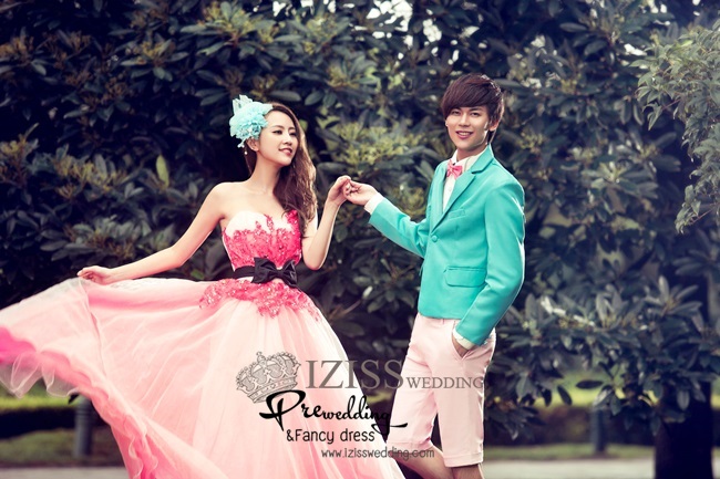 PW108 - Pre order ชุดคู่ถ่ายพรีเวดดิ้ง (prewedding dress) & ชุดแต่งงานแฟนซี (Fancy wedding dress)ชายหญิง "ธีมสีเแดง-เขียว"