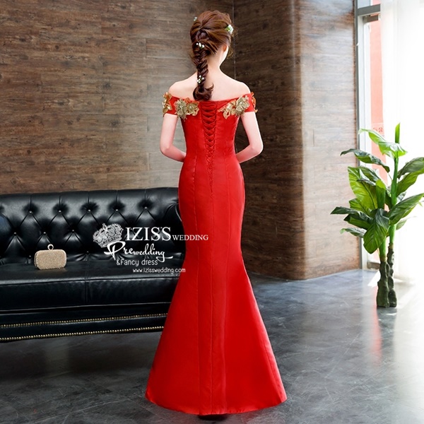 PW514 - **พร้อมส่งสีแดง สีฟ้าและทองค่ะ** ชุดกี่เพ้าสีแดง ชุดคู่ถ่ายพรีเวดดิ้ง (prewedding dress) & ชุดแต่งงานแฟนซี (Fancy wedding dress)ชายหญิง "ธีมสีแดง"