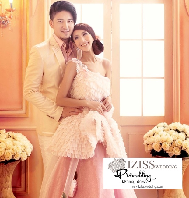 PW120 - **พร้อมส่งทั้งเซ็ท** ชุดคู่ถ่ายพรีเวดดิ้ง (prewedding dress) & ชุดแต่งงานแฟนซี (Fancy wedding dress)ชายหญิง "ธีมสีชมพู-ขาว"