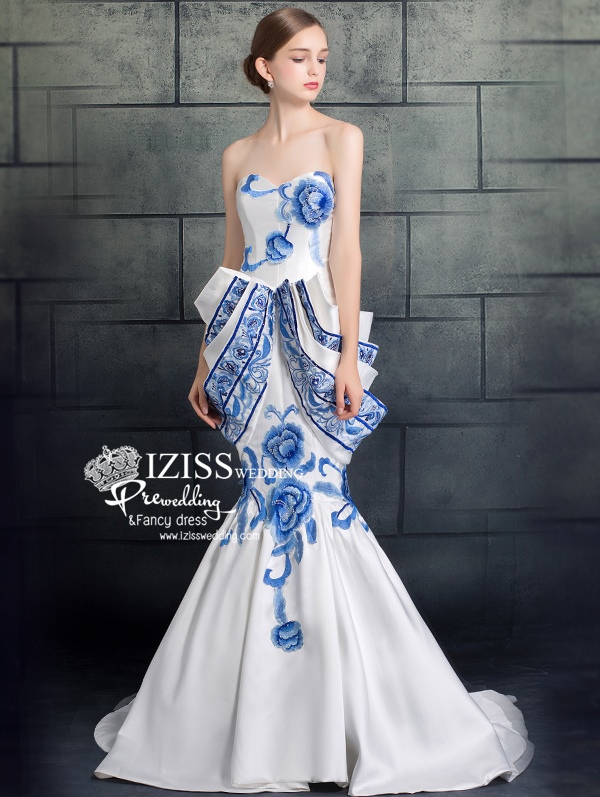 PW537-**พรีออเดอร์มีสีสีขาวลายน้ำเงินกับสีแดงค่ะ** ชุดกี่เพ้าสีขาวลายดอกไม้สีน้ำเงิน ชุดยกน้ำชา ชุดคู่ถ่ายพรีเวดดิ้ง (prewedding dress) & ชุดแต่งงานแฟนซี (Fancy wedding dress)ชายหญิง "ธีมสีแดง"