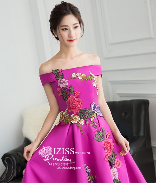 PW541 - **พรีออเดอร์ค่ะ พรีออเดอร์มี 5 สีทั้งสั้น+ยาวค่ะ สีแดง แดงไวน์ เขียว น้ำเงินและม่วงค่ะ** ชุดกี่เพ้าสั้นสีแดง ชุดยกน้ำชา ชุดคู่ถ่ายพรีเวดดิ้ง (prewedding dress) & ชุดแต่งงานแฟนซี (Fancy wedding dress)ชายหญิง "ธีมสีแดง"