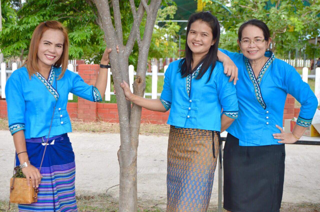 เสื้อผ้าไทยพื้นเมืองสีฟ้า #เสื้อผ้าฝ้ายสีฟ้า #เสื้อผ้าฝ้ายสีฟ้าแขนสามส่วนแต่งกุ้นสีฟ้าเทปคู่ #เสื้อภูไทยสีฟ้า