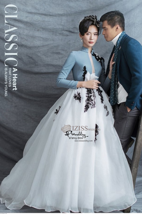 PW600- **พรีออเดอร์**ชุดแต่งงานแฟนซี ชุดเดรสสีฟ้าขาว ชุดถ่ายพรีเวดดิ้ง (prewedding dress) & ชุดแต่งงานแฟนซี (Fancy wedding dress) "ธีมสีฟ้าขาว"