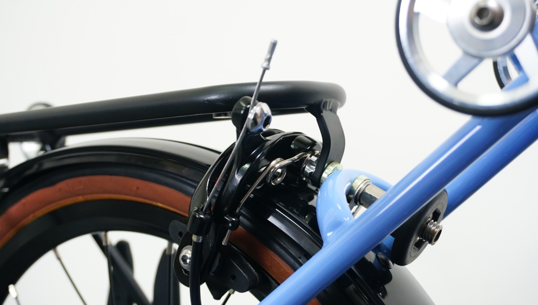 MINT : BOB SIX 16" เฟรมโครโมลี่ รุ่นมีตะแกรงท้าย พับสามตอน 6 สปีด นน. 11 กก.