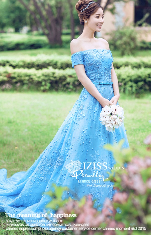 PW479- **พรีออเดอร์**ชุดแต่งงานแฟนซี ชุดเดรสสีฟ้า ชุดถ่ายพรีเวดดิ้ง (prewedding dress) & ชุดแต่งงานแฟนซี (Fancy wedding dress) "ธีมสีฟ้าน้ำเงิน"