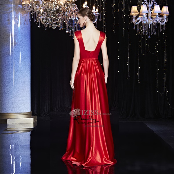 T017**พรีออเดอร์เดรสสีดำ สีแดง **ชุดราตรียาวสีแดง แขนกุด เล่นดีเทลช่วงบนตกแต่งเลื่อมสีแดงลายดอกไม้ แถบเพชรสี่เหลี่ยมตกแต่งเป็นเข็มขัดสวยหรู ตัดต่อกระโปรงผ้าสีพื้นทรงปล่อย ใส่สบาย งานเกรดพรีเมี่ยม ไฮโซ