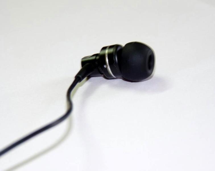 ขายหูฟัง Soundmagic PL21 หูฟังราคาสุดคุ้ม แต่ได้รายละเอียดครบถ้วน เด่นที่เสียงครบถ้วน เบสกำลังดี เสตจไม่แคบเสียงกลางไม่หดถอย หูฟังคุ้มค่าแห่งปี !