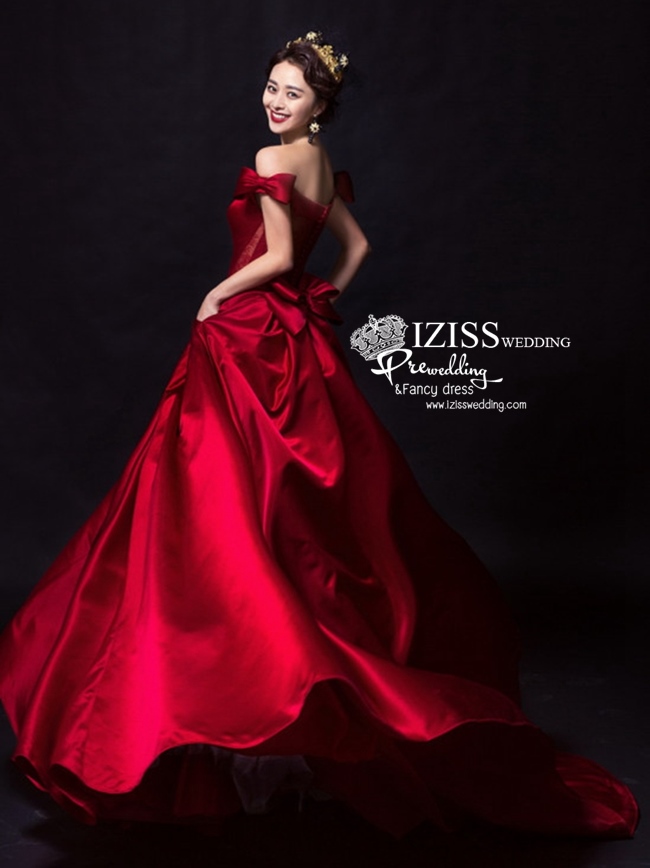 PW396- **พรีออเดอร์ค่ะ**ชุดคู่ถ่ายพรีเวดดิ้ง (prewedding dress) & ชุดแต่งงานแฟนซี (Fancy wedding dress)ชายหญิง "ธีมสีแดง"