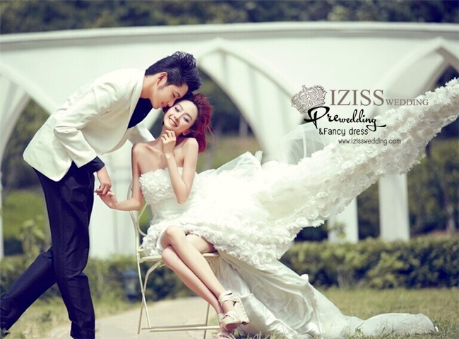 PW004 - **เลิกผลิตค่ะ** ชุดคู่ถ่ายพรีเวดดิ้ง (prewedding dress) & ชุดแต่งงานแฟนซี (Fancy wedding dress)ชายหญิง "ธีมสีขาว-ดำ"