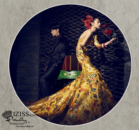 PW337 **พร้อมส่งเฉพาะชุดผญ.**ชุดกี่เพ้าจีน ชุดถ่ายพรีเวดดิ้ง (prewedding dress) & ชุดแต่งงานแฟนซี (Fancy wedding dress)ชายหญิง "ธีมสีเหลือง-ดำ"