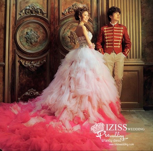 PW384 - **พรีออเดอร์ค่ะ** ชุดคู่ถ่ายพรีเวดดิ้งสไตล์เจ้าหญิงเจ้าชาย (prewedding dress) & ชุดแต่งงานแฟนซี (Fancy wedding dress)ชายหญิง "ธีมสีขาวชมพู-แดง"