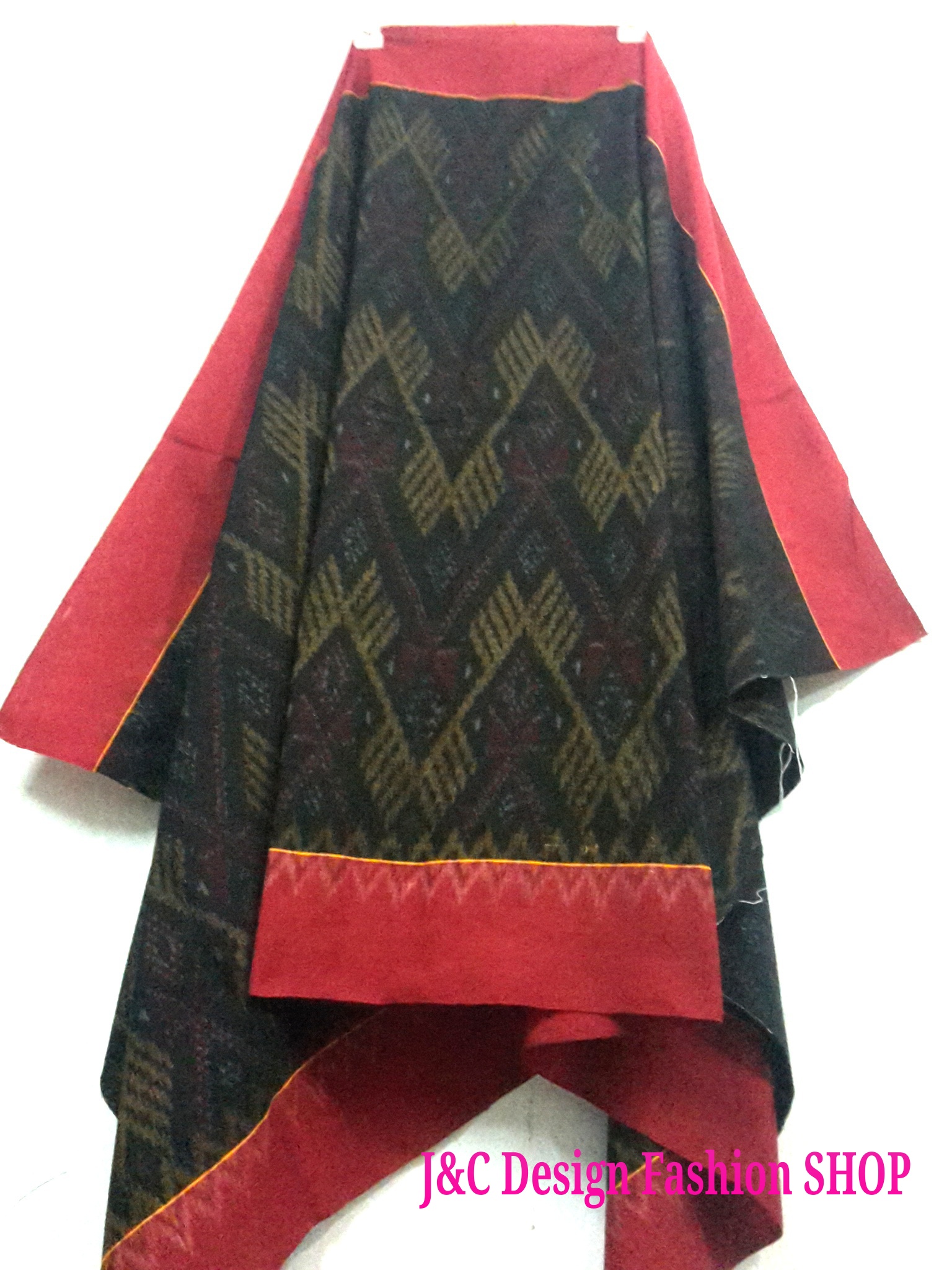 ผ้าซิ่นมัดหมี่ตีนแดง ผ้าซิ่นตีนแดง ผ้าถุงฝ้ายมัดหมี่ตีนแดง ผ้าทอพื้นเมืองบุรีรัมย์ ลายกระจับอัปสรา 2 เมตร