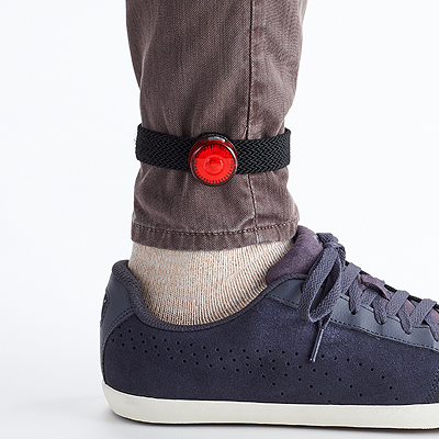 ไฟกระพริบรุ่นติดแขนหรือข้อเท้าปั่นจักรยาน CATEYE LOOP2, SL-LD140-R-BA