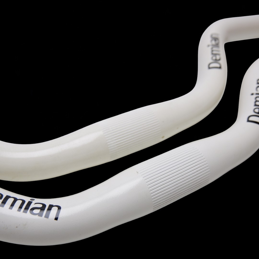 แฮนด์ยก DEMIAN Rise 2/3" อะลูมิเนียม ขนาด 25.4 มม. ยาว 49 ซม. (สินค้าเก่าเก็บมีตำหนิเล็กน้อย)