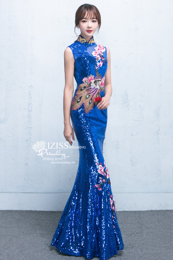 PW494 - **พรีออเดอร์** ชุดกี่เพ้าสีน้ำเงินเลื่อม ชุดคู่ถ่ายพรีเวดดิ้ง (prewedding dress) & ชุดแต่งงานแฟนซี (Fancy wedding dress)ชายหญิง "ธีมสีน้ำเงิน"