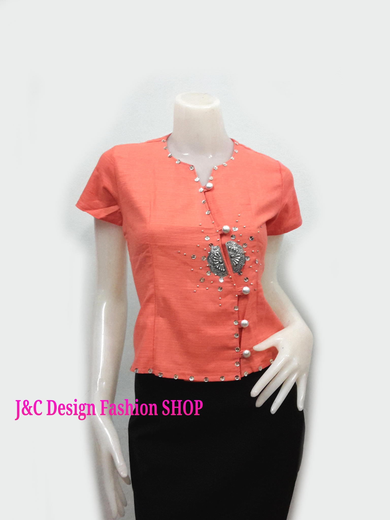 เสื้อผ้าไทยสีส้มโอรส เสื้อผ้าฝ้าย เสื้อใส่ผ้าซิ่น เสื้อผ้าฝ้ายสีโอรสส้มคอวีกระดุมป้ายหน้า