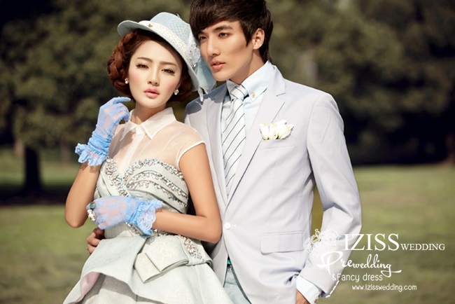 PW204 - พรีออเดอร์ ชุดคู่ถ่ายพรีเวดดิ้ง (prewedding dress) & ชุดแต่งงานแฟนซี (Fancy wedding dress)ชายหญิง "ธีมสีเขียว"