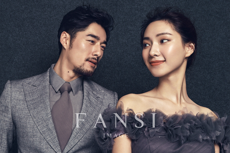 PW548- **พรีออเดอร์ค่ะ**ชุดคู่ถ่ายพรีเวดดิ้ง (prewedding dress) & ชุดแต่งงานแฟนซี (Fancy wedding dress)ชายหญิง "ธีมสีดำ"