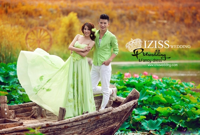 PW272 **พรีออเดอร์** ชุดคู่ถ่ายพรีเวดดิ้ง (prewedding dress) & ชุดแต่งงานแฟนซี (Fancy wedding dress)ชายหญิง "ธีมสีเขียวอ่อน"