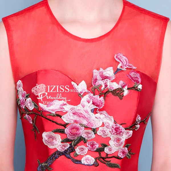 PW542-**พรีออเดอร์มีสีแดงกับสีแดงไวน์ค่ะ** ชุดกี่เพ้าสั้นสีแดงประดับลายดอกซากุระ ชุดยกน้ำชา ชุดคู่ถ่ายพรีเวดดิ้ง (prewedding dress) & ชุดแต่งงานแฟนซี (Fancy wedding dress)ชายหญิง "ธีมสีแดง"