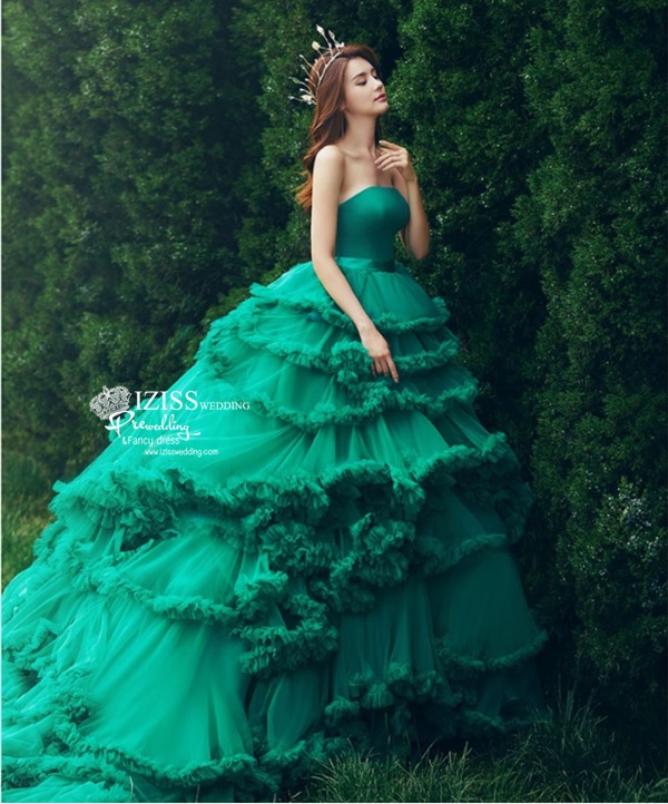 PW624 **พร้อมส่งชุดพรีเวดดิ้งผู้หญิงสีเขียว** ชุดคู่ถ่ายพรีเวดดิ้ง (prewedding dress) & ชุดแต่งงานแฟนซี (Fancy wedding dress)ชายหญิง "ธีมสีเขียว"