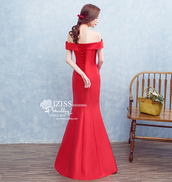 PW501 - **พรีออเดอร์ค่ะ** ชุดกี่เพ้าสีแดงเปิดไหล่ ชุดยกน้ำชา ชุดคู่ถ่ายพรีเวดดิ้ง (prewedding dress) & ชุดแต่งงานแฟนซี (Fancy wedding dress)ชายหญิง "ธีมสีแดง"