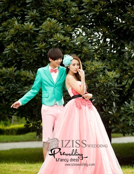 PW108 - Pre order ชุดคู่ถ่ายพรีเวดดิ้ง (prewedding dress) & ชุดแต่งงานแฟนซี (Fancy wedding dress)ชายหญิง "ธีมสีเแดง-เขียว"