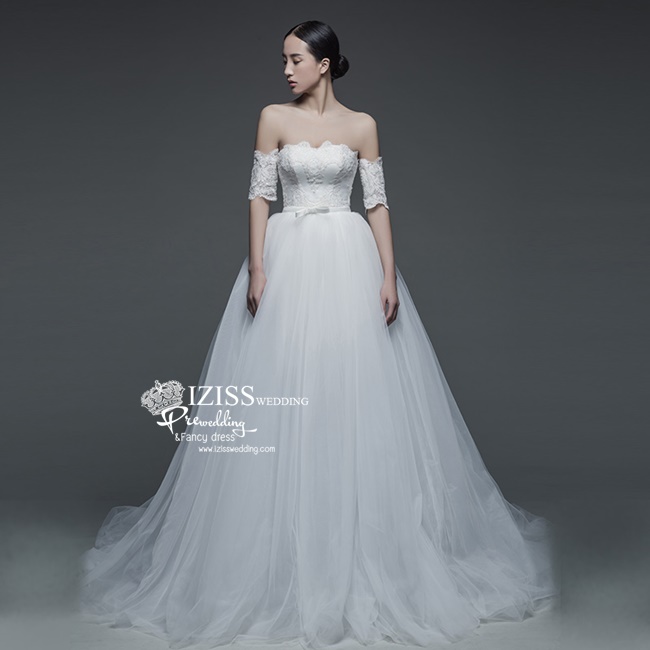 BRL058 **พรีออเดอร์**ชุดแต่งงานสีขาวหรูหราประดับดอกไม้ผสมเพชรและคริสตัล สวยงามดุจเจ้าหญิง